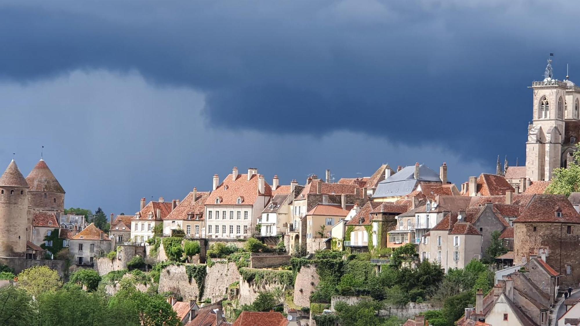 Etape Du Pont Pinard Semur-en-Auxois Exterior foto